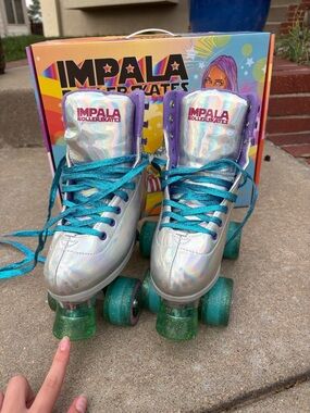 Impala Women's Holographic Roller Skates in Silver and Teal